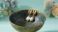 Preview: Golden Pearl Bean Vergoldete Ohrstecker mit Süßwasserperlen & Kaffeebohnen-Design
